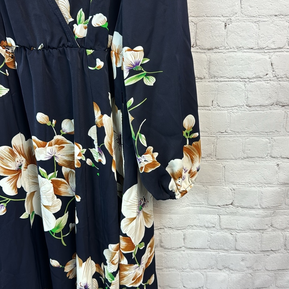 BloomChic Navy Floral Surplice Neck Lantern Sleeve Pocket Dress Plus Size 2X - Picture 4 of 7